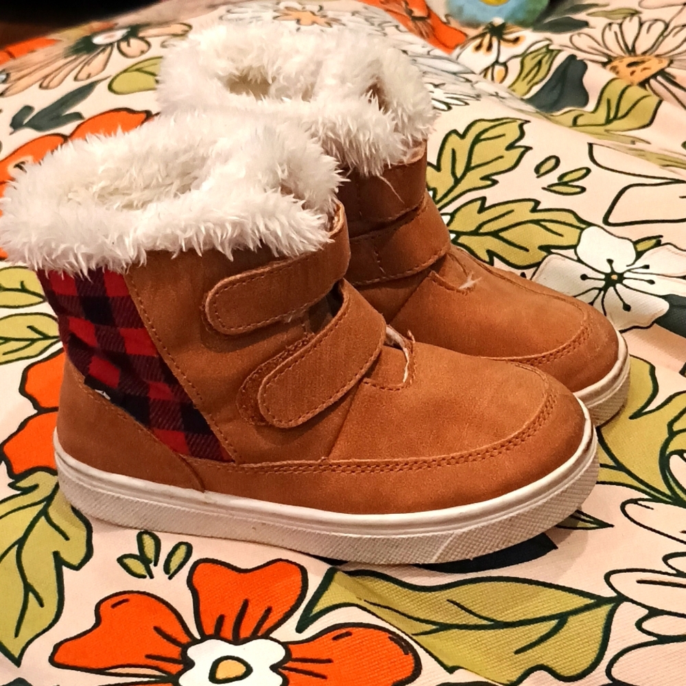 Oomphies, Size 9.
